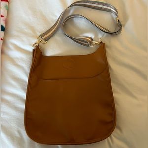 Ahdorned Messenger Bag